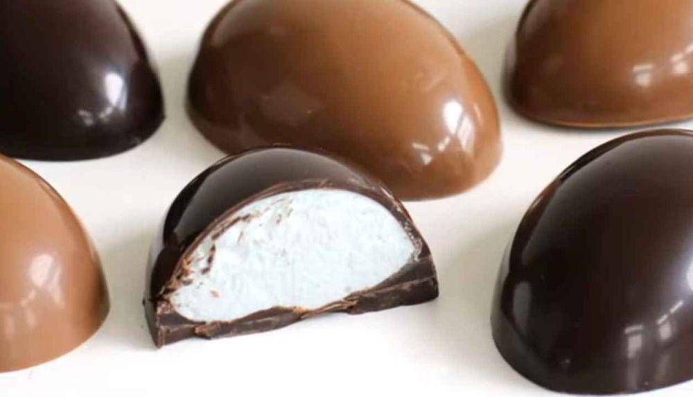 ilustrasi chocolate molds bentuk telur (youtube.com/Hungry Happenings)