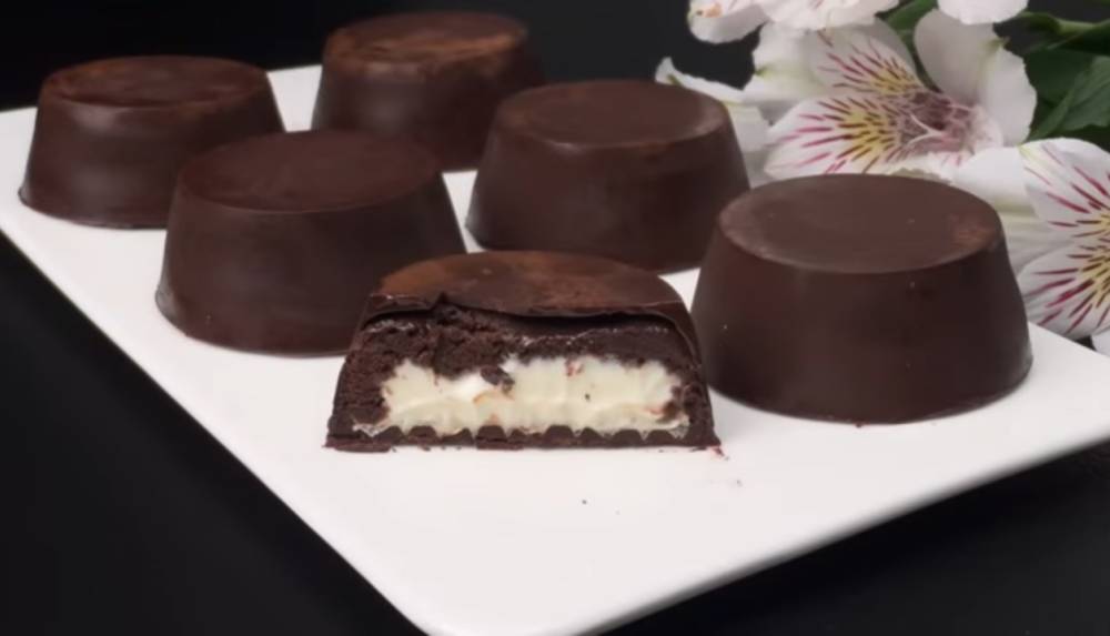 ilustrasi filled chocolate molds (youtube.com/Gesund and schnell)