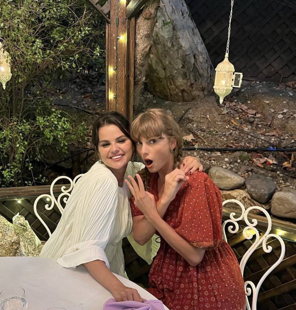 Selena Gomez  (instagram.com/selenagomez)