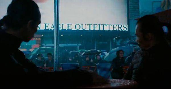 The Shinobi mengawasi John di awal cerita ( Dok. Lionsgate / John Wick 3 )