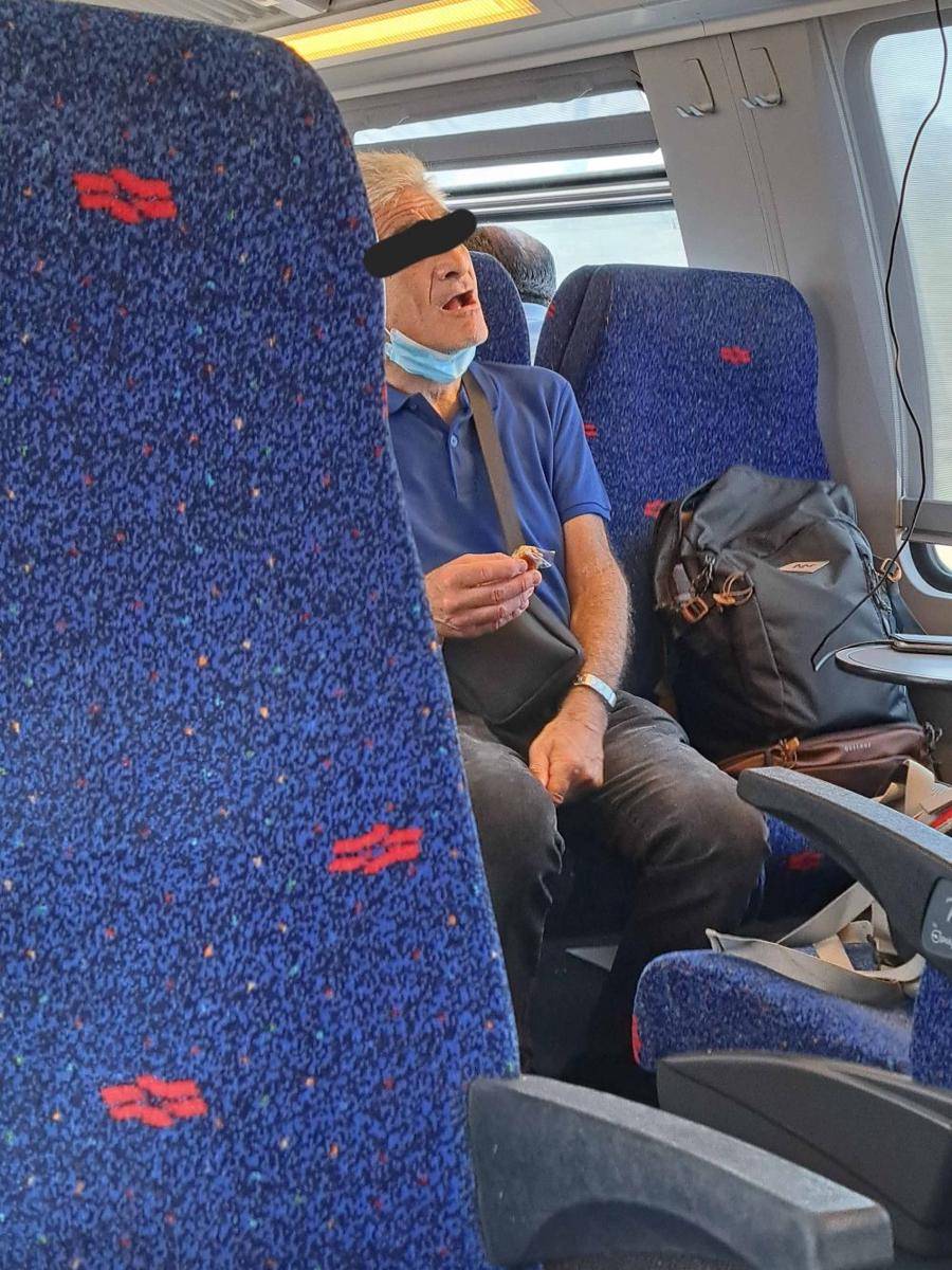 momen apes dan ngeselin saat berada di kereta (reddit.com/user/ThirtyTimesK)