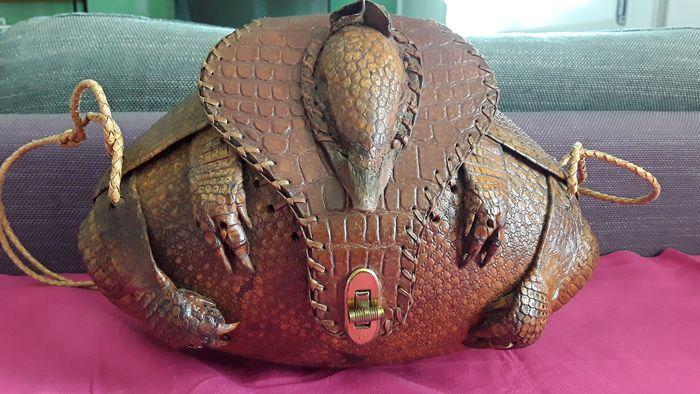 potret desain tas kecil mencolok mata (reddit.com/user/Not_Another_Karen)