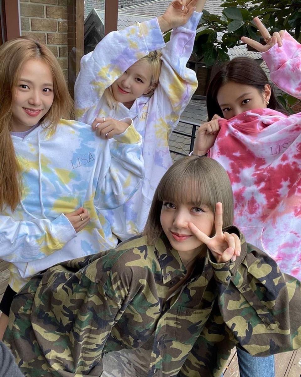 potret Jisoo dengan para member BLACKPINK (instagram.com/sooyaaa__)