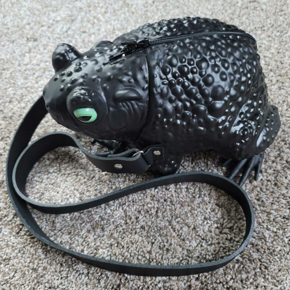 potret desain tas kecil mencolok mata (reddit.com/user/TabCompletion)