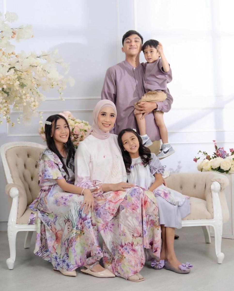 outfit keluarga Fanny Fabriana. (instagram.com/fannyfabriana)