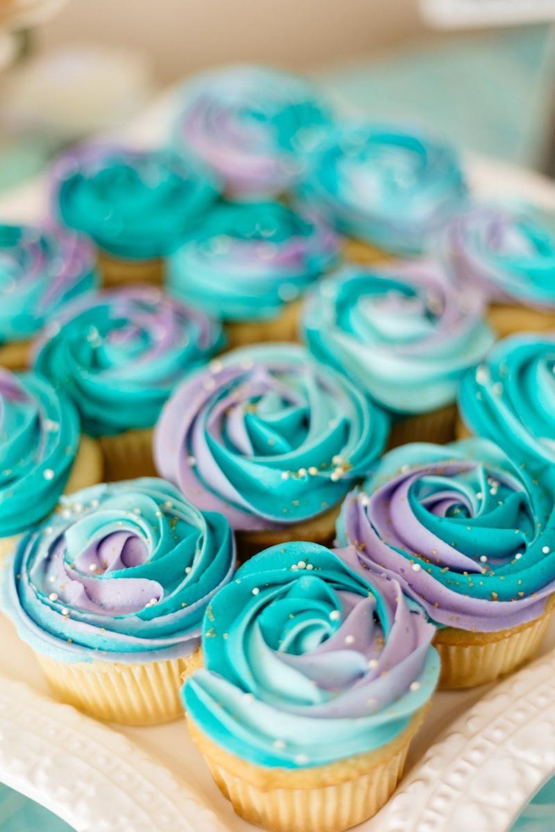 ide hiasan cupcake (unsplash.com/naaatsnaps)