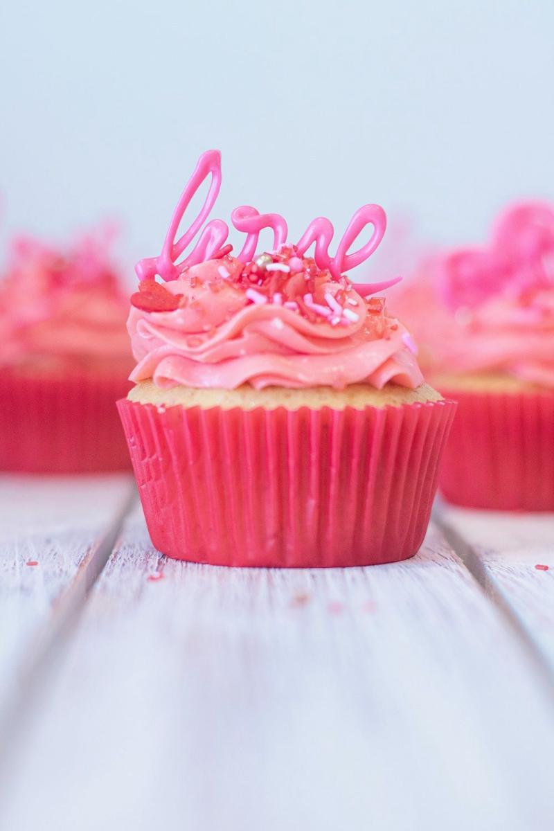 ide hiasan cupcake (unsplash.com/@naz23235)