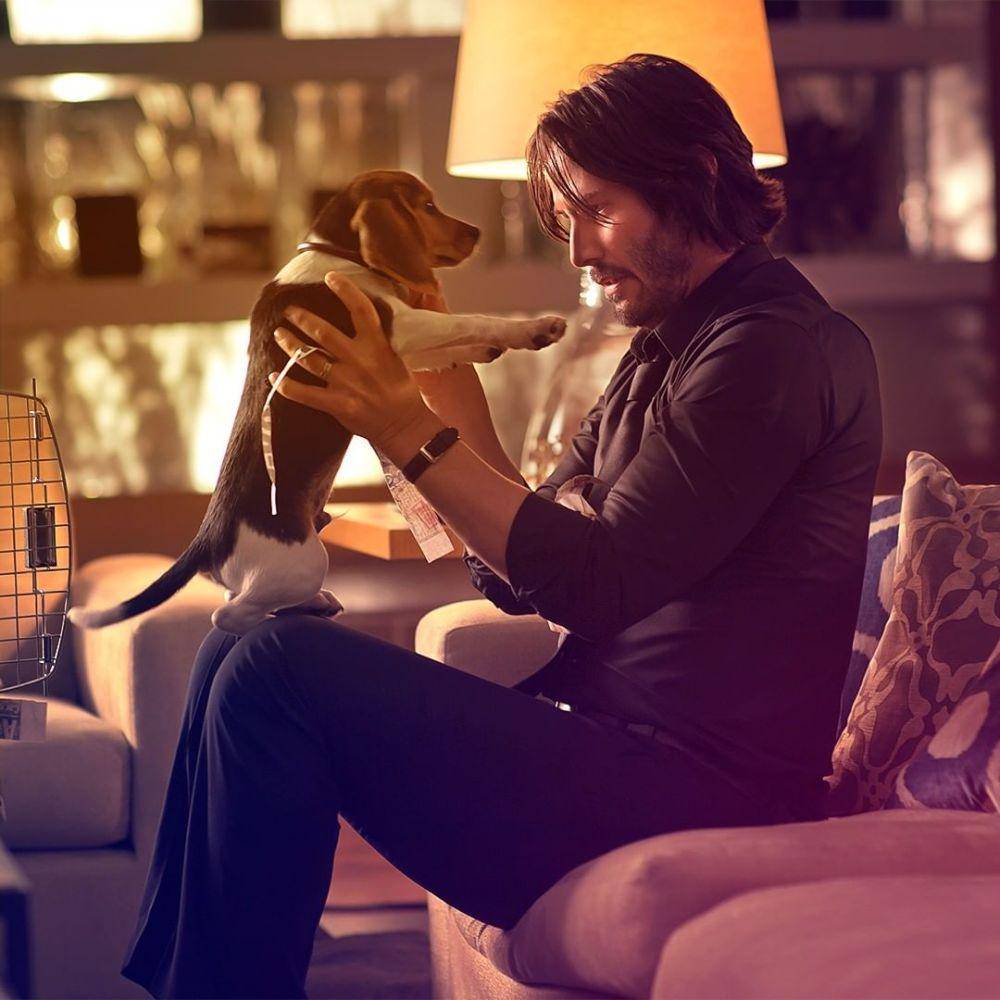 John Wick menggunakan jam tangan menghadap ke bawah (instagram.com/johnwickmovie)