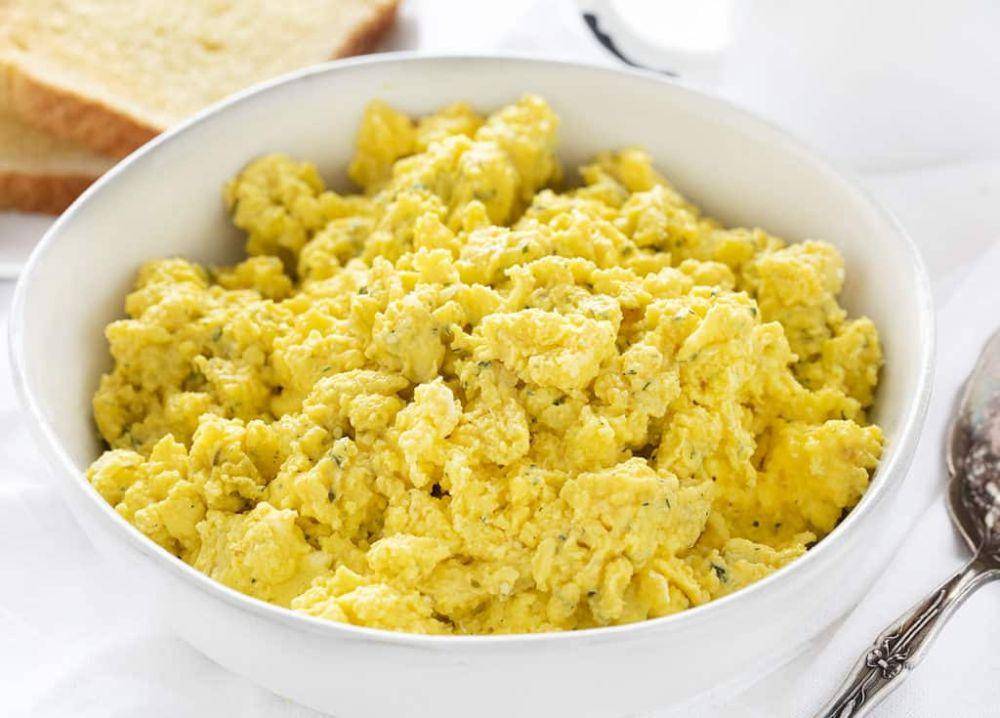 Ilustrasi telur saus buttermilk (iamhomesteader.com)