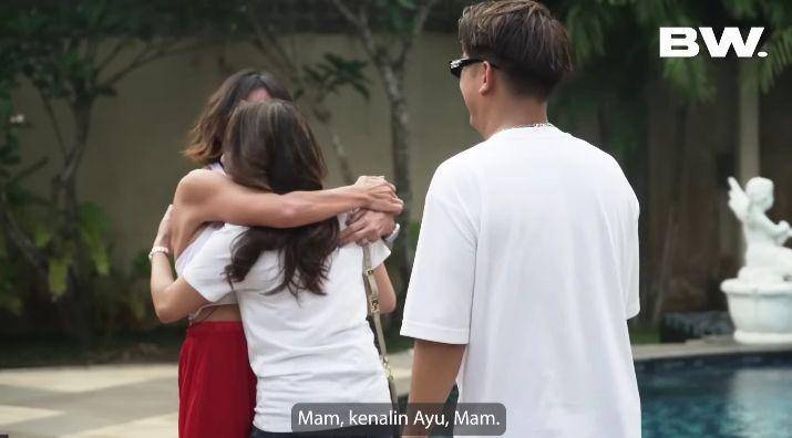 potret Boy William kenalkan Ayu Ting Ting ke keluarganya (youtube.com/BW)