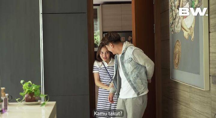 potret Boy William kenalkan Ayu Ting Ting ke keluarganya (youtube.com/BW)