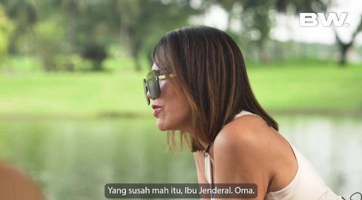 potret Boy William kenalkan Ayu Ting Ting ke keluarganya (youtube.com/BW)