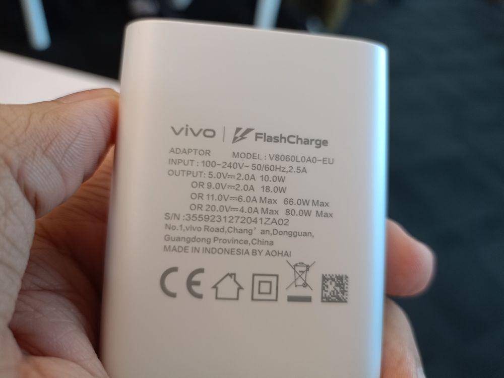 charger vivo V27e (dok. IDN Times/Fatkhur Rozi)