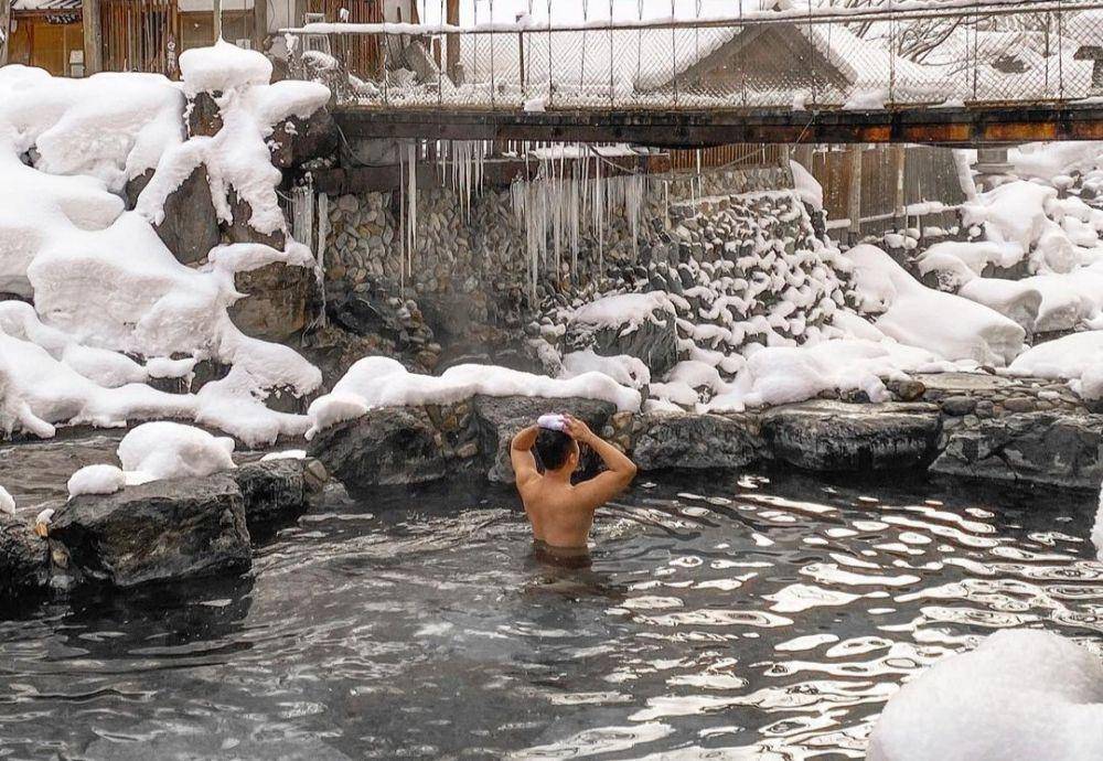 ilustrasi onsen Jepang (instagram.com/alex_yap)