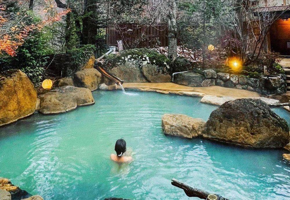 ilustrasi onsen Jepang (instagram.com/coco.icotto)