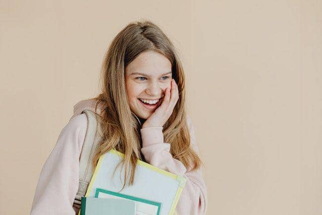 ilustrasi merasa bahagia (pexels.com/Karolina Grabowska)