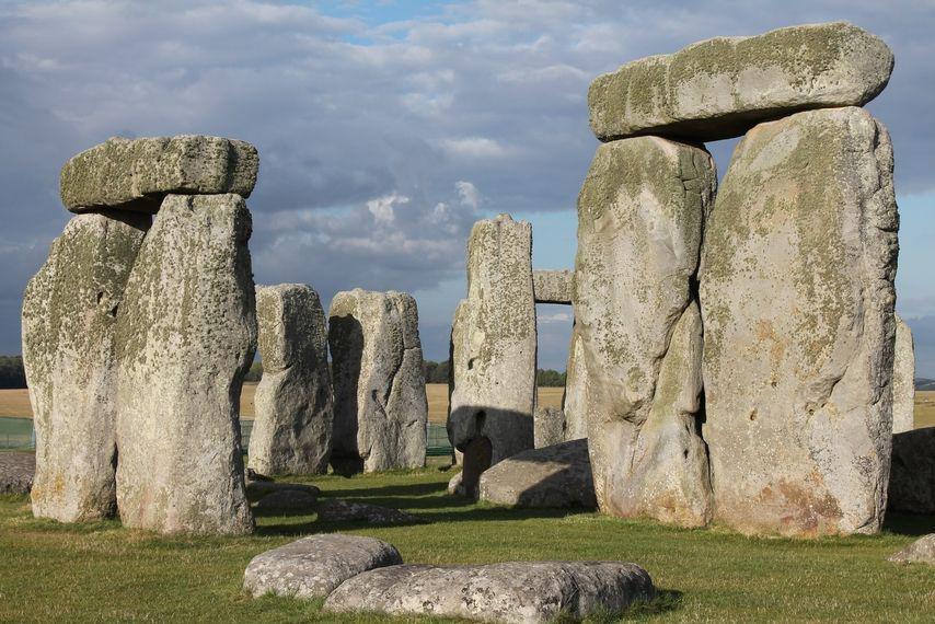 stonehenge (pexels.com/@kris-schulze-42369)