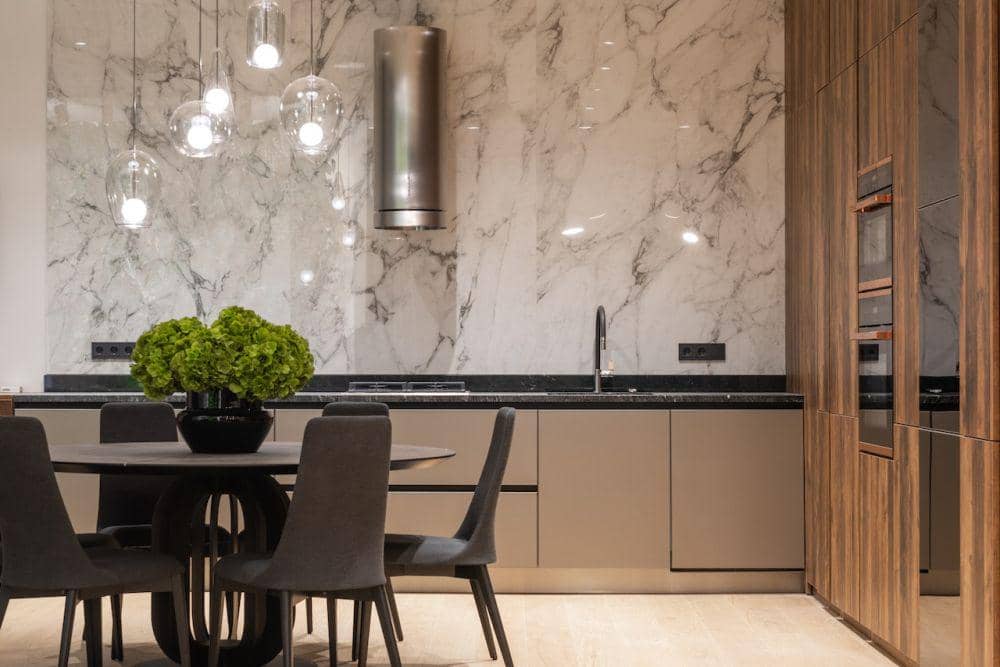 5 Cara Mengombinasikan Kayu dan Marmer di Dapur, Jadi Lebih Classy