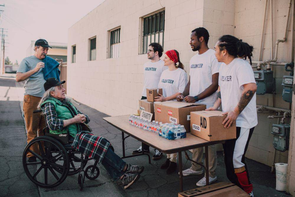 ilustrasi volunteer (pexels.com/ RODNAE Productions)