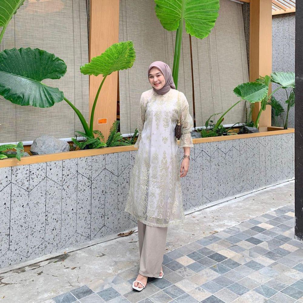 ide outfit glamour untuk lebaran (instagram.com/windaanggreinii)