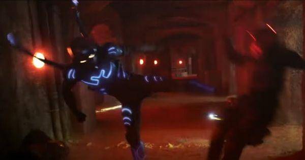 Blue Beetle melawan para musuh ( Dok. Warner Bros Indonesia / Blue Beetle )