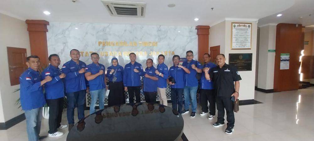 BHPP DPD Demokrat DKI Jakarta mendatangi Pengadilan Tata Usaha Negara (PTUN), untuk menyerahkan surat permohonan perlindungan hukum dan keadilan kepada Ketua Mahkamah Agung RI (dok. DPD Demokrat DKI Jakarta)