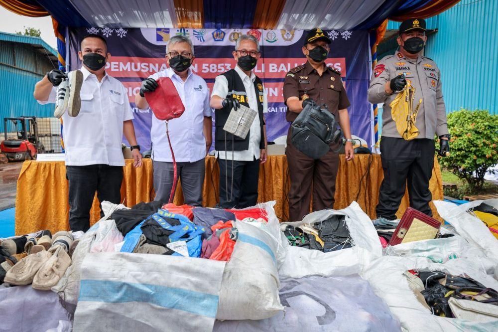 KemenKopUKM Berkolaborasi Untuk Berantas Pakaian Ilegal di Batam
