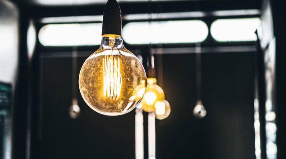 Ilustrasi lampu (unsplash.com/@aindraus)