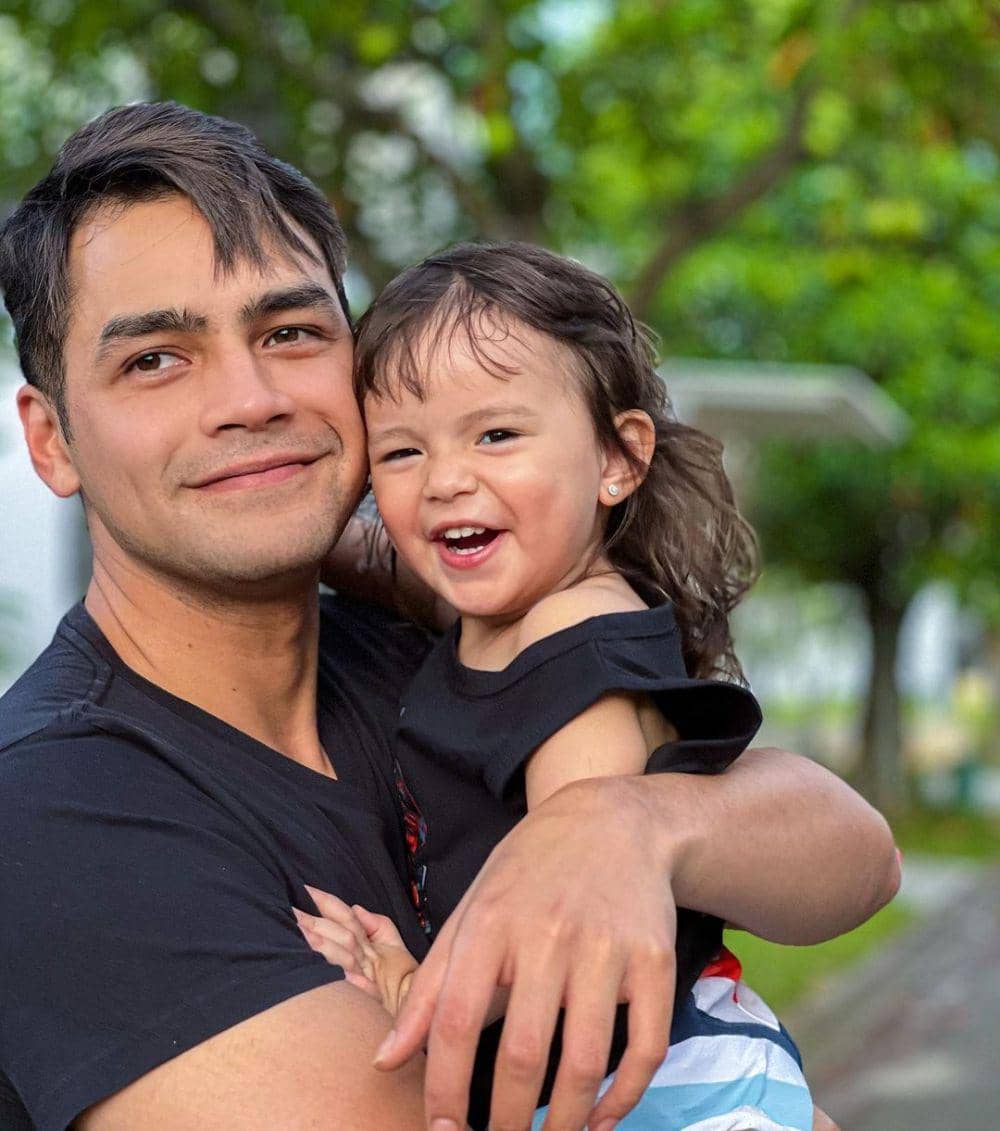 potret Jonas Rivanno dan anak perempuannya (instagram.com/jonas.rivanno)