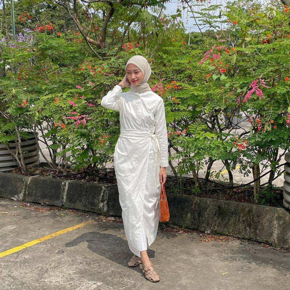 referensi outfit serba putih untuk lebaran ala selebgram hijab (instagram.com/kanazhra)