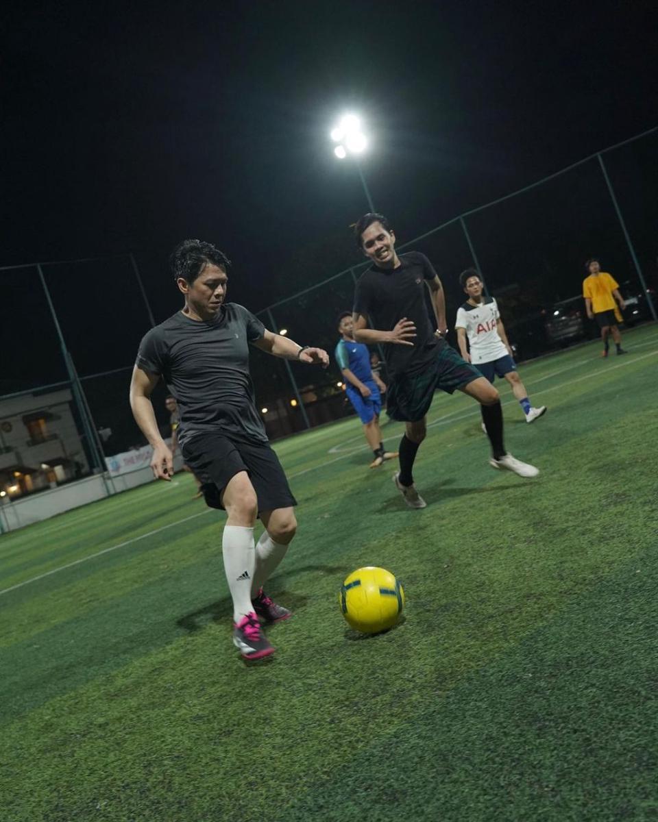 Ariel Noah bermain sepak bola (instagram.com/arielnoah)