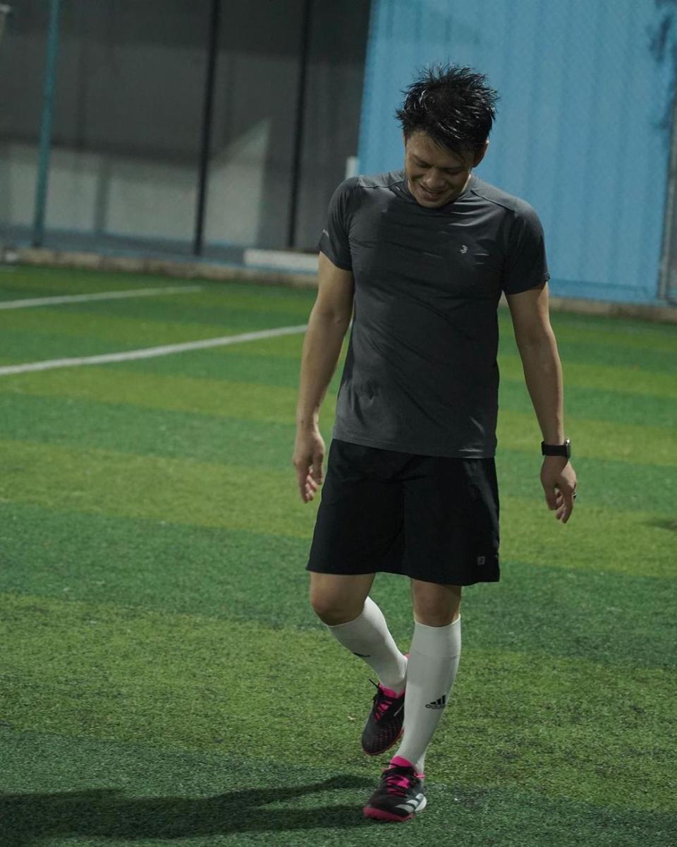 Ariel Noah bermain sepak bola (instagram.com/arielnoah)