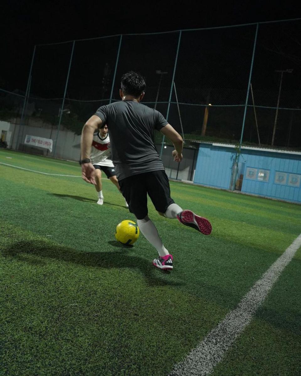 Ariel Noah bermain sepak bola (instagram.com/arielnoah)