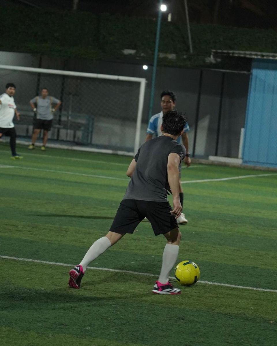 Ariel Noah bermain sepak bola (instagram.com/arielnoah)