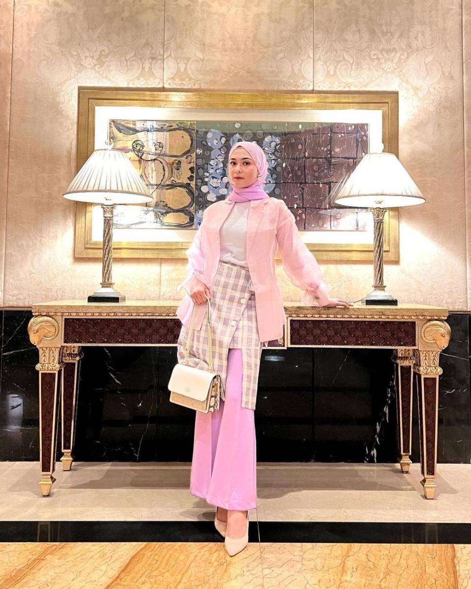 Padu padan hijab dan long pants ala Mila Alawiyah (instagram.com/milaalawiyahh)