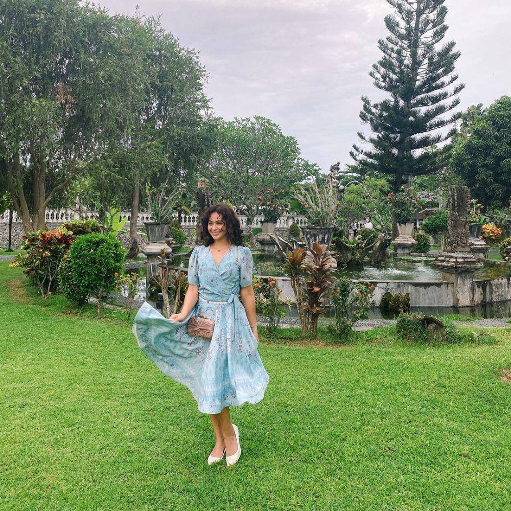 Outfit warna pastel ala Sahila Hisyam (instagram.com/sahilahisyam)