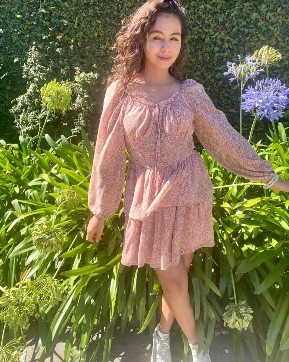 Outfit warna pastel ala Sahila Hisyam (instagram.com/sahilahisyam)