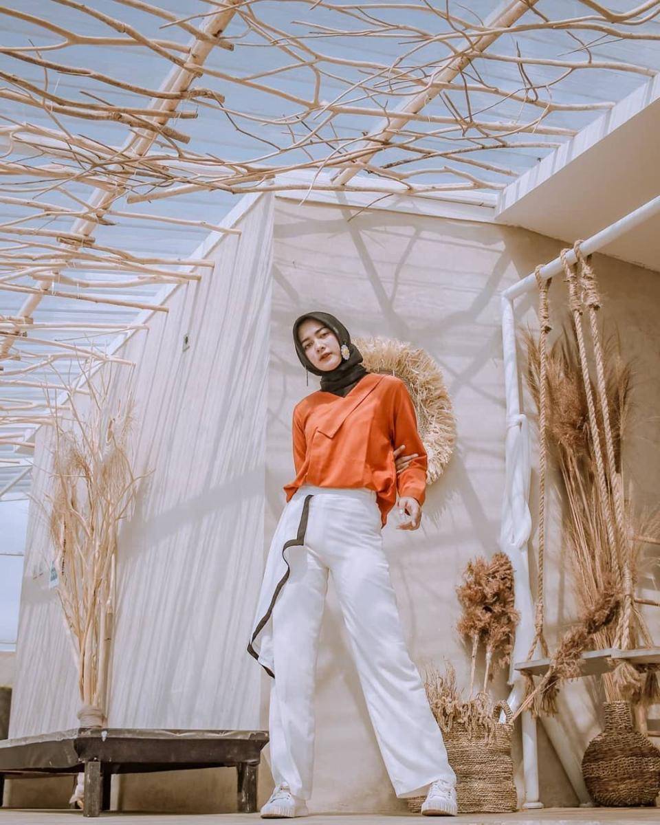 Padu padan hijab dan long pants ala Mila Alawiyah (instagram.com/milaalawiyahh)