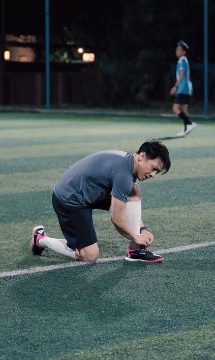 Ariel Noah bermain sepak bola (instagram.com/arielnoah)