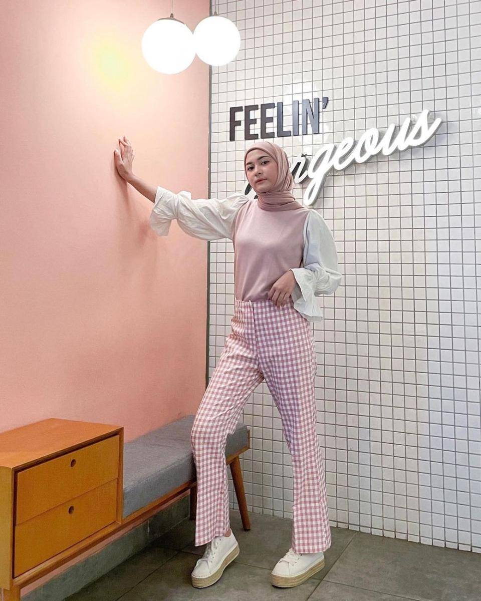 Padu padan hijab dan long pants ala Mila Alawiyah (instagram.com/milaalawiyahh)