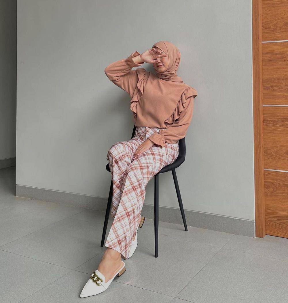 Padu padan hijab dan long pants ala Mila Alawiyah (instagram.com/milaalawiyahh)