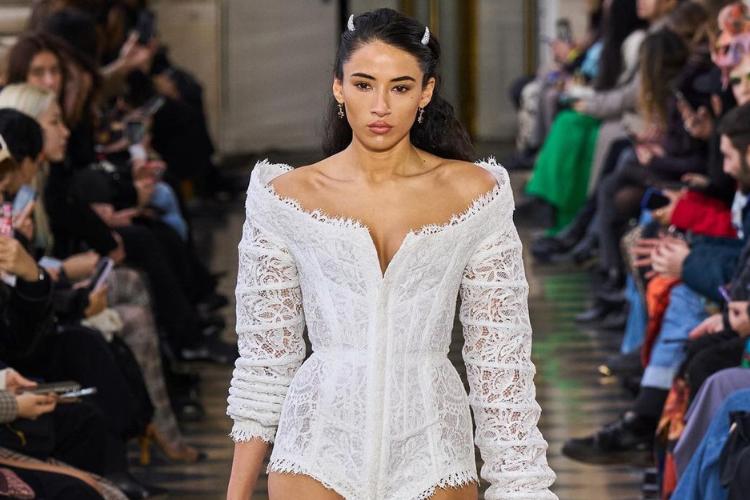 10 Potret Cora Corre, Cucu Vivienne Westwood, yang Jarang Disorot