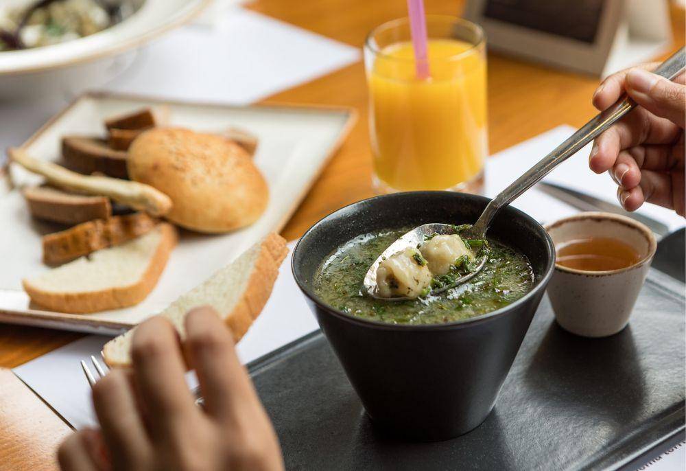 ilustrasi spinach cream soup (pexels.com/Farhad Ibrahimzade)