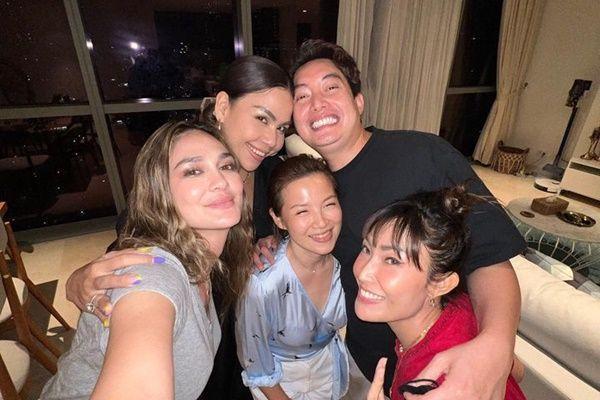 10 Potret Geng Mentri Ceria Main ke Rumah Baru Melaney Ricardo, Heboh!
