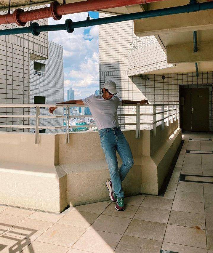 outfit white shirt ala Omar Daniel (instagram.com/omardaniel_)