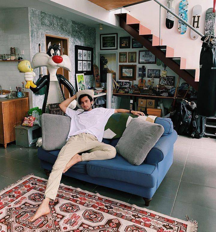outfit white shirt ala Omar Daniel (instagram.com/omardaniel_)