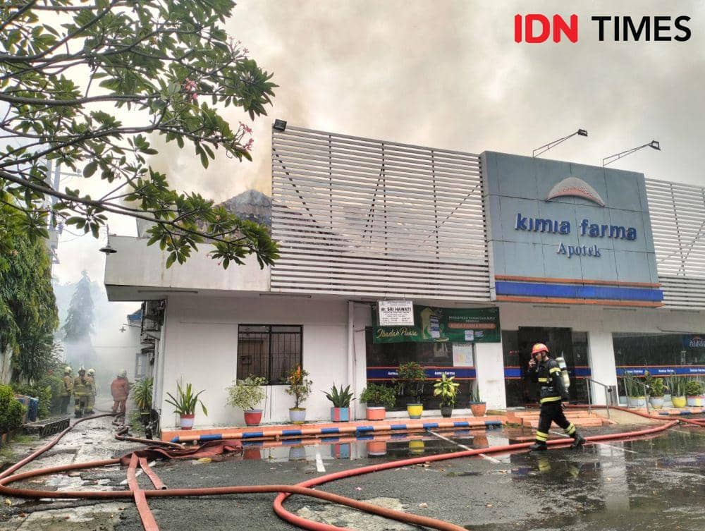 Korslet Listrik, Apotek Kimia Farma Diponegoro Surabaya Kebakaran