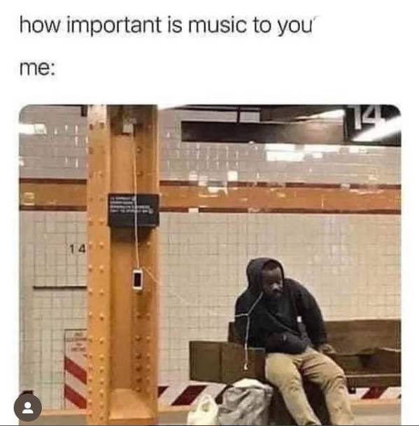 meme menikmati musik (instagram.com/introvertsofsociety)