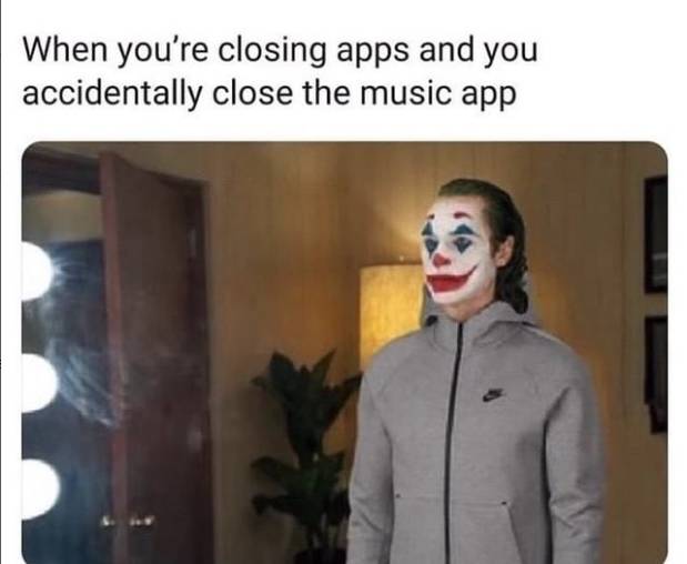 meme menikmati musik (instagram.com/introvertsofsociety)
