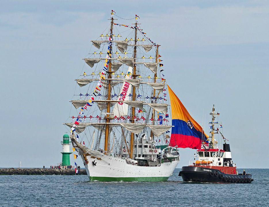 kapal dengan bendera Kolombia (pixabay.com/hpgruesen)